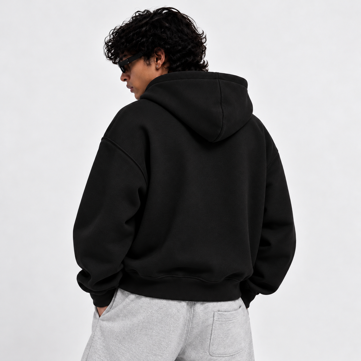 BLACK BASIC HOODIE