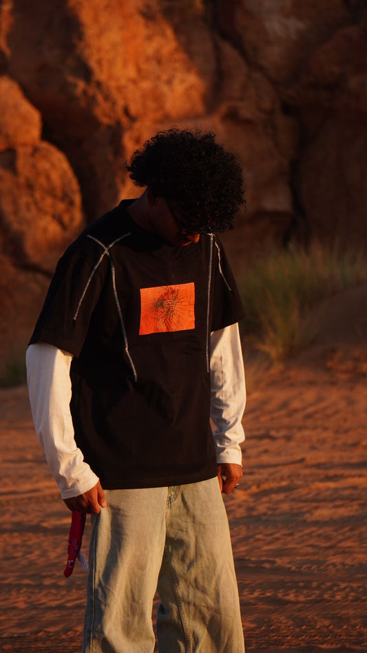 Oversized black Spider print overlock TEE