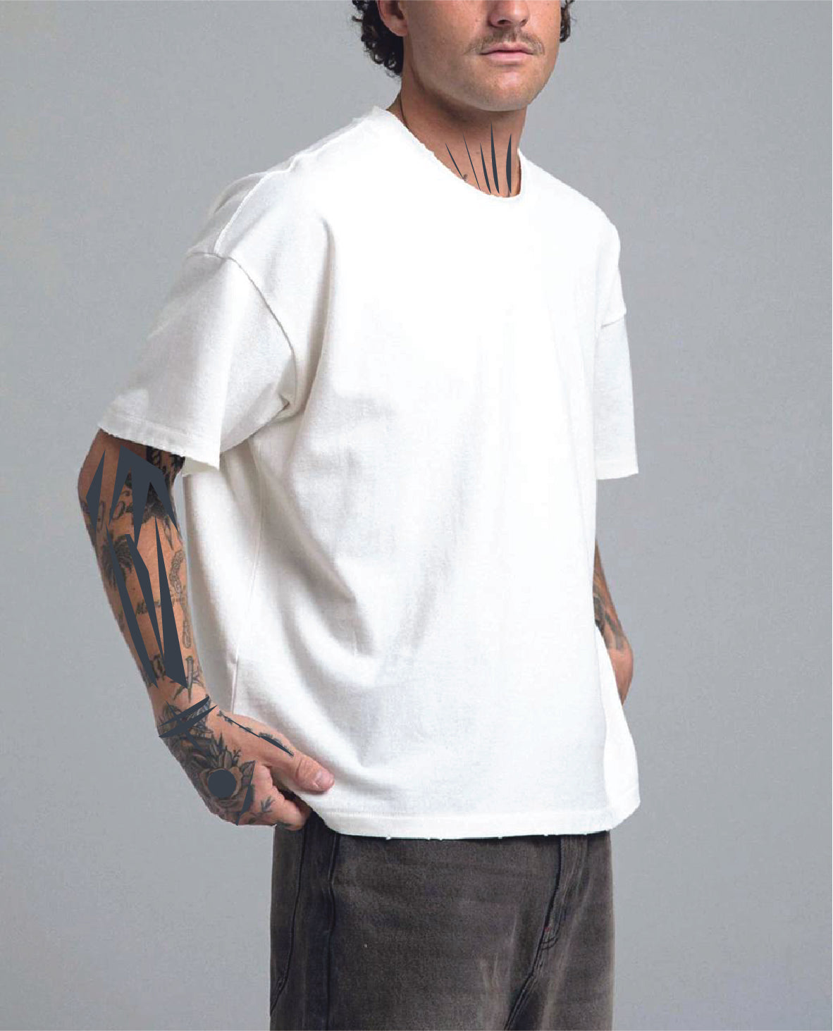RELAXED TEE